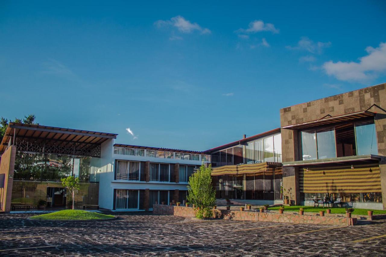 Hotel Rancho Tabachines Zitacuaro ภายนอก รูปภาพ